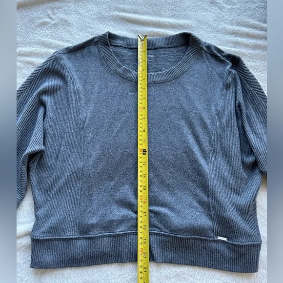 Gilly Hicks Top - Picture 3 of 5